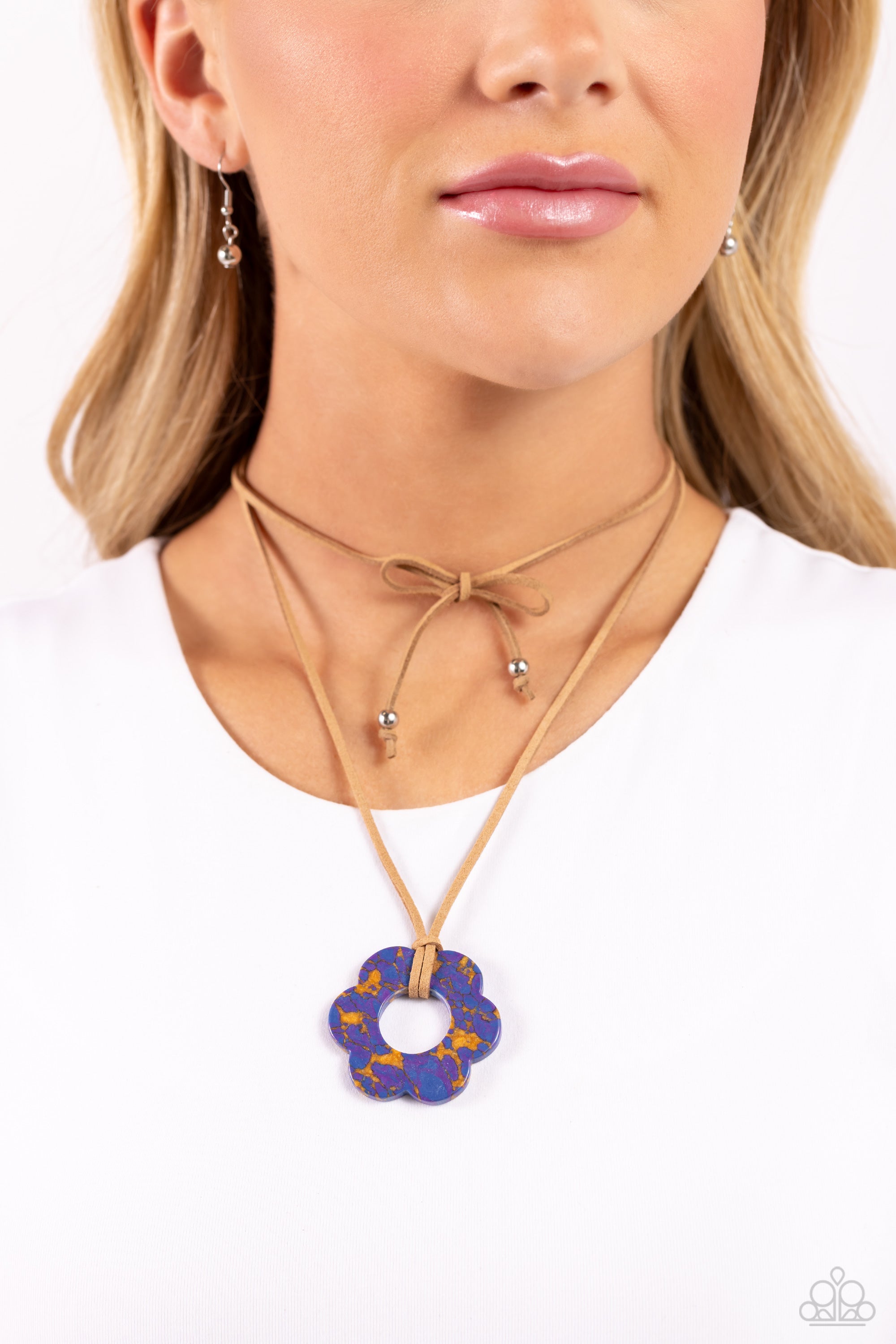 Paparazzi blue flower on sale necklace