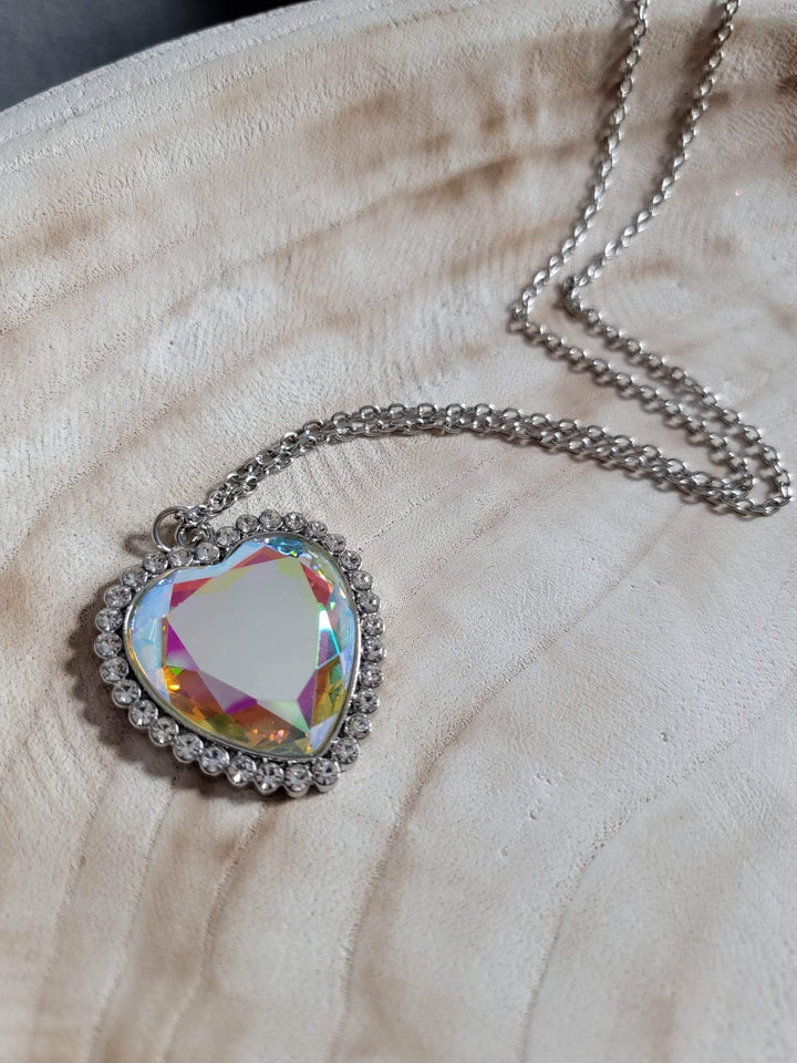 Ari Heart Gold Pendant Necklace in Watercolor Illusion | Short pendant  necklace, Pendant necklace, Heart pendant necklace